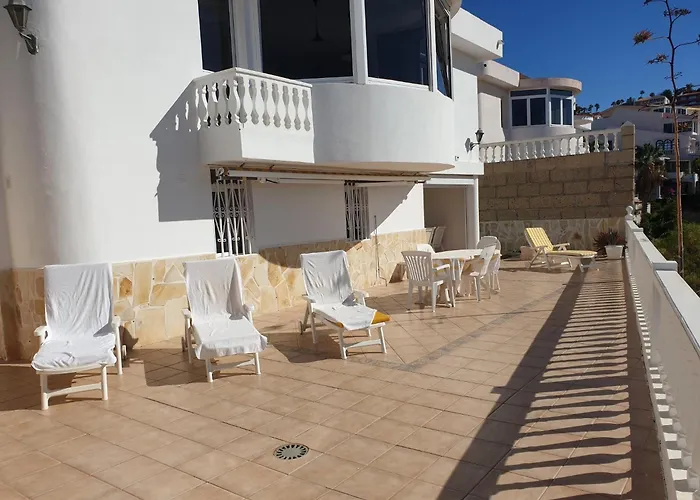 펜션 El Musgo Mit Meerblick Und Pool 아데제
