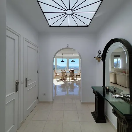 Дом отдыха El Musgo Mit Meerblick Und Pool